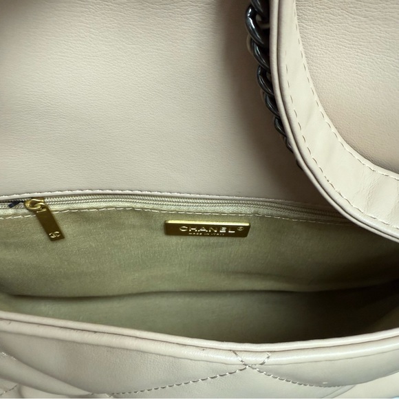 Chic Beige Quilted Shoulder Bag - Picture 6 of 6